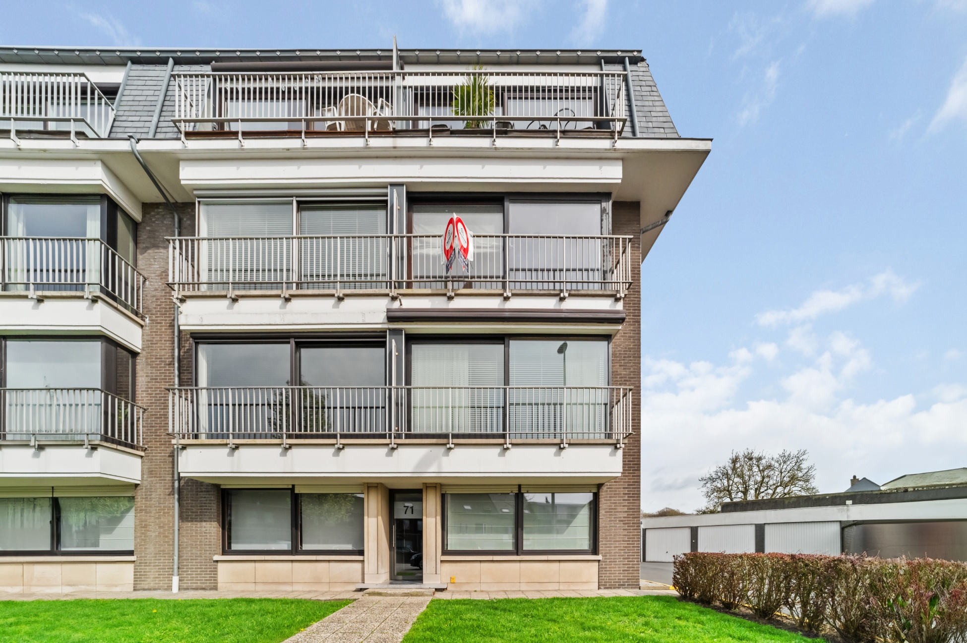 Instapklaar appartement met garage in centrum Oostkamp